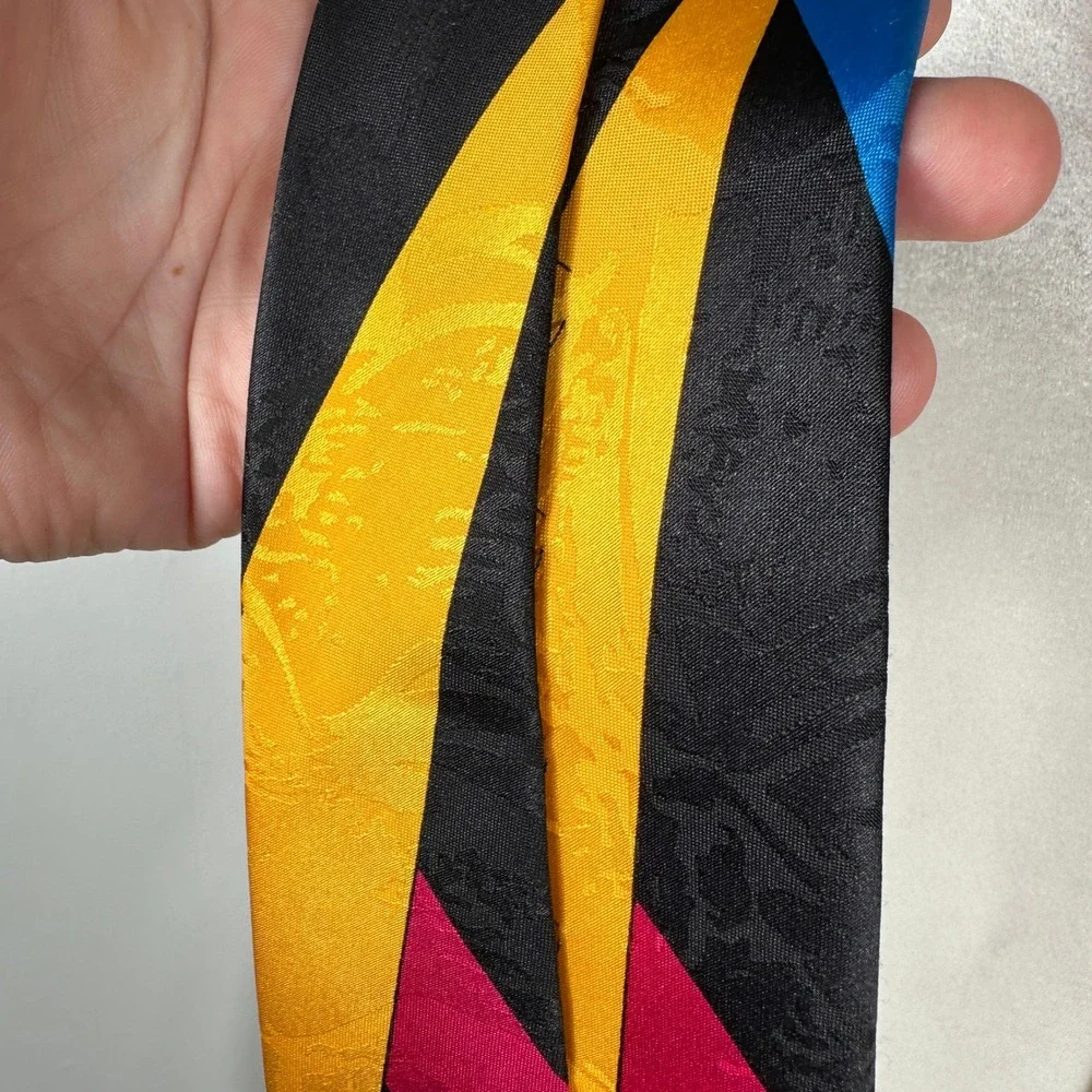 Vintage Looney Tunes Character Necktie Bugs Bunny Marvin Martian Taz Tie